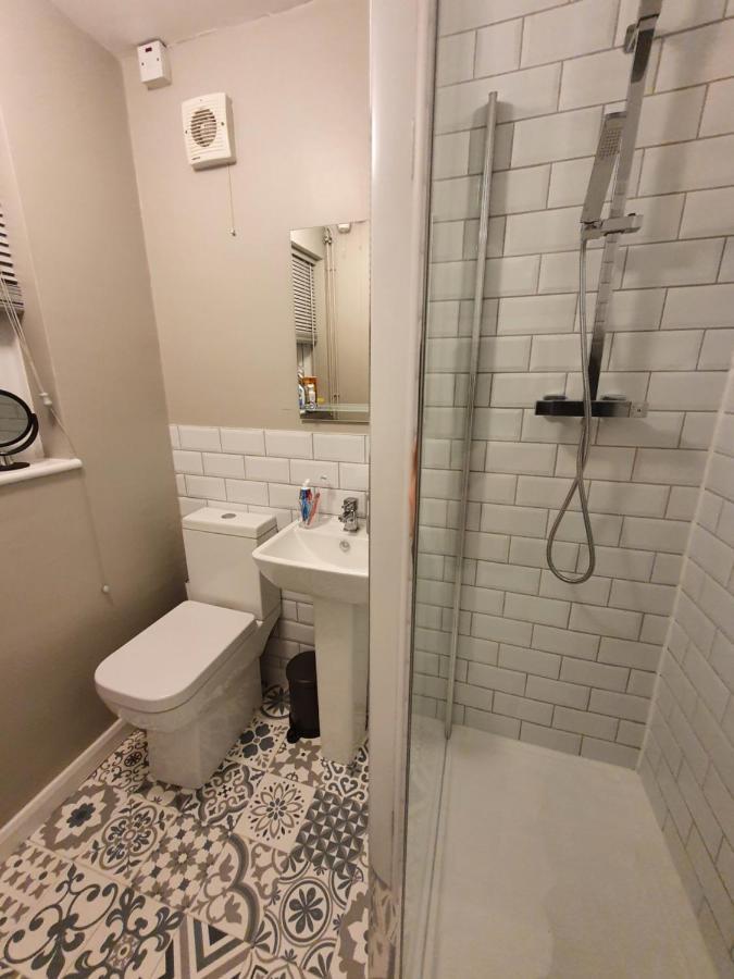 Luxurious 3 Bedroom House With Permit Parking